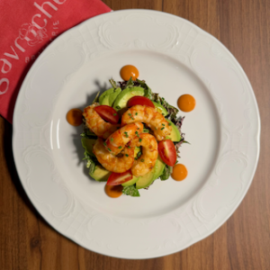 SALADE DE CREVETTES ET AVOCAT, SAUCE COCKTAIL Shrimp and Avocado Salad with Cocktail Sauce